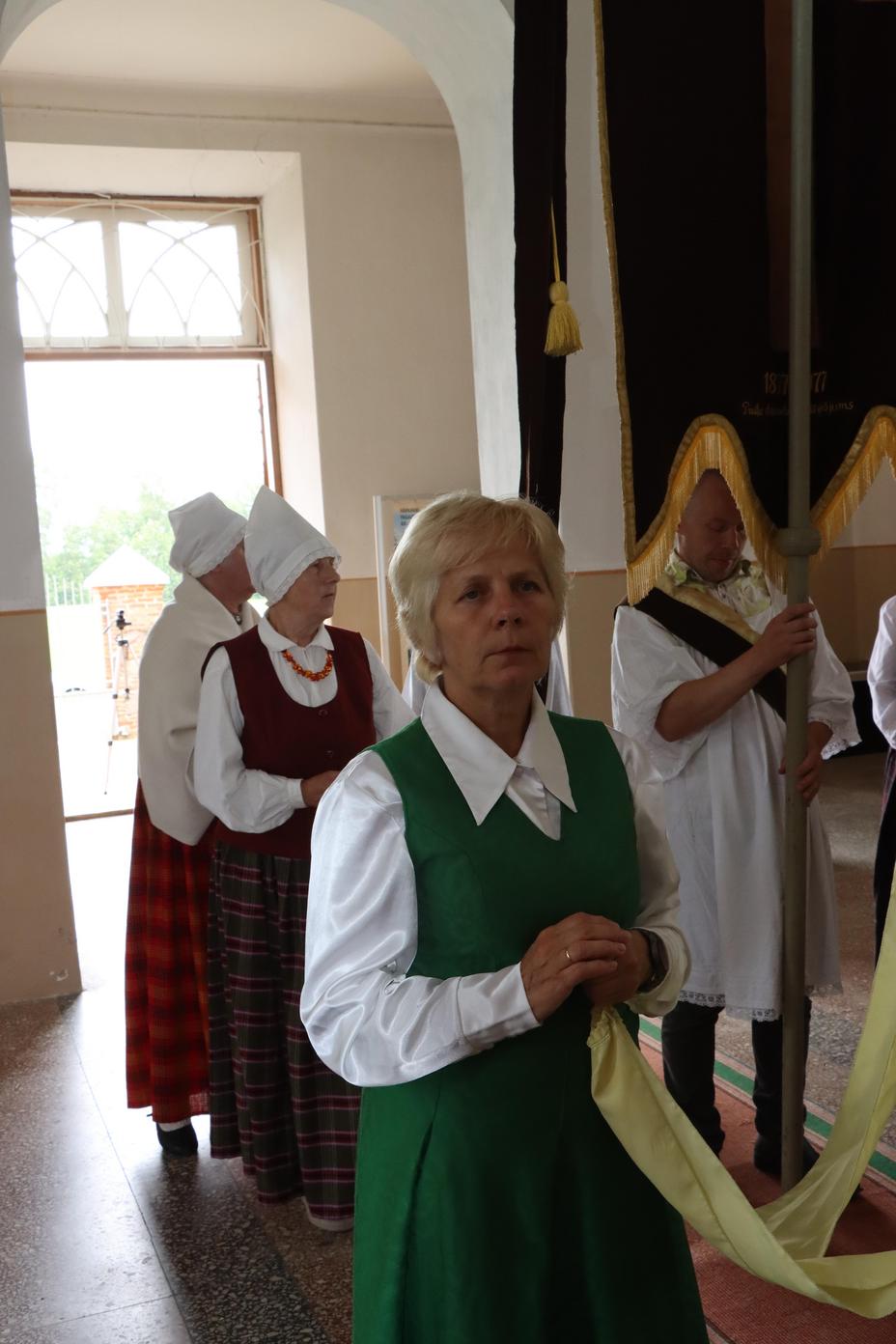 PIRMĀ SVĒTĀ KOMŪNIJA VĀRKAVAS BAZNĪCĀ