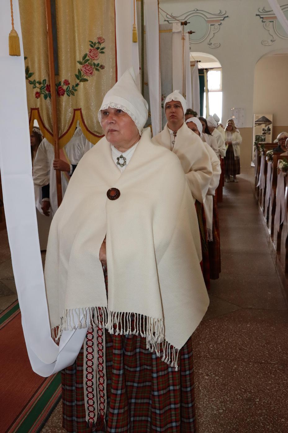 PIRMĀ SVĒTĀ KOMŪNIJA VĀRKAVAS BAZNĪCĀ