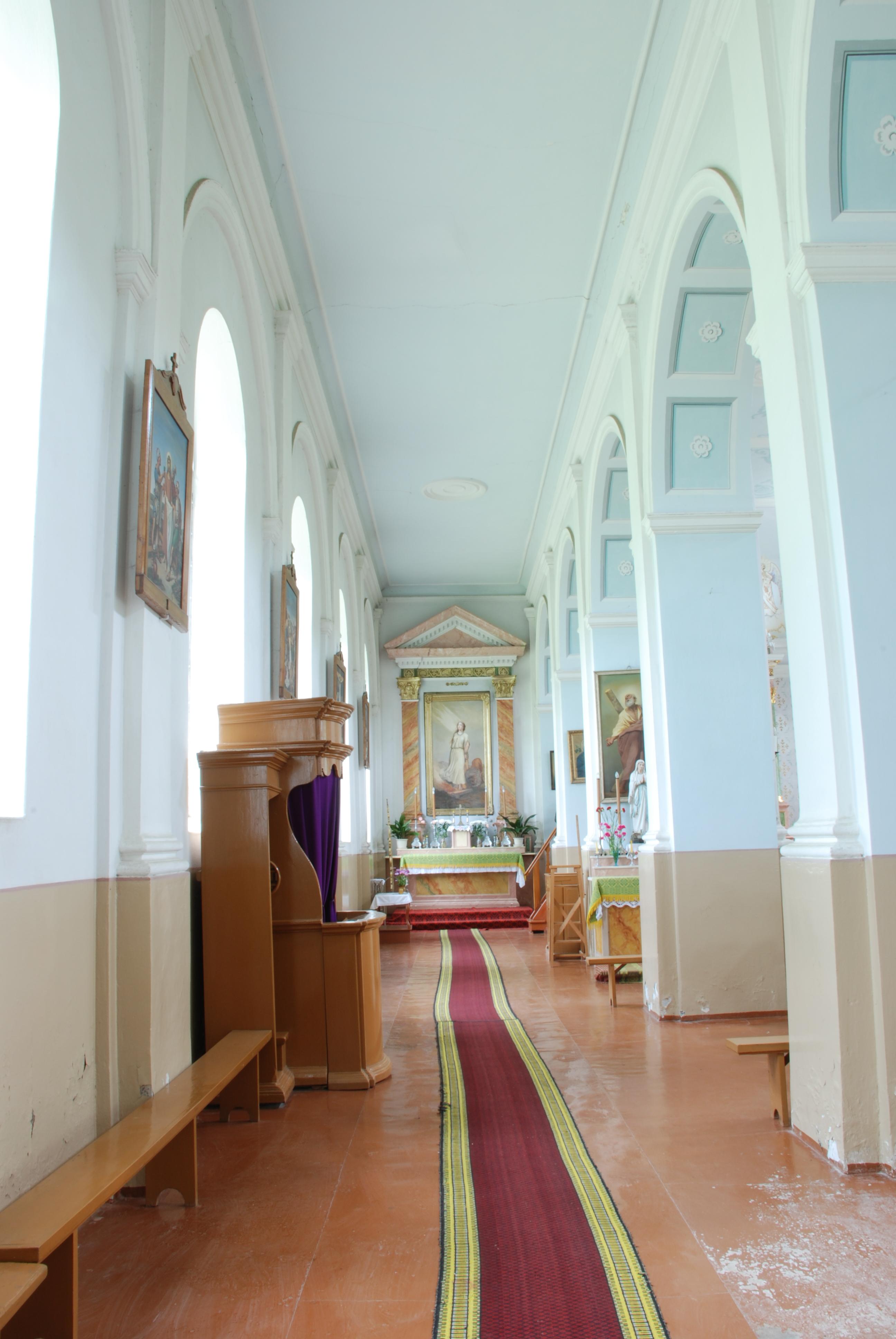 Vārkavas baznīcas kreisās puses nava