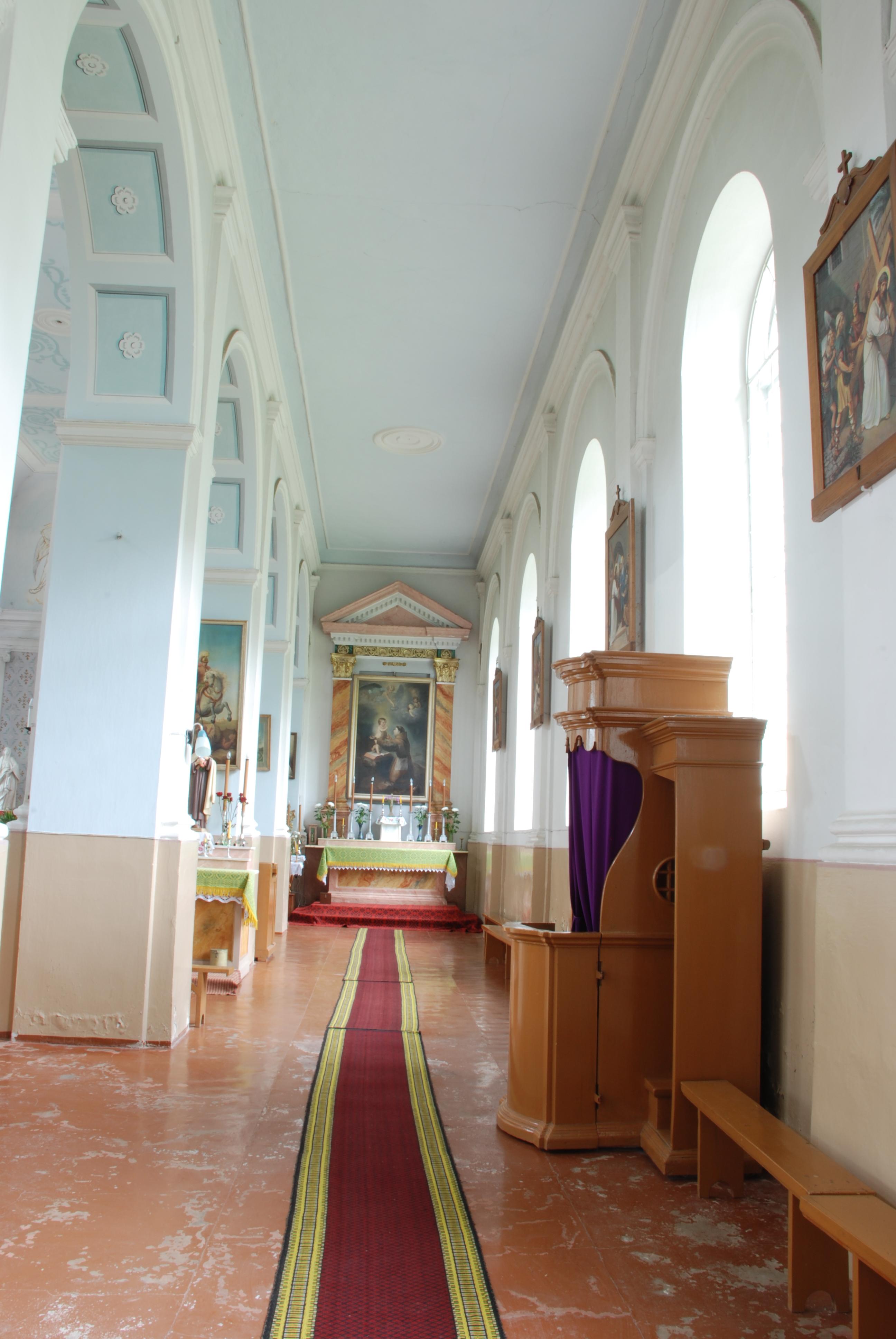 Vārkavas baznīcas labās puses nava